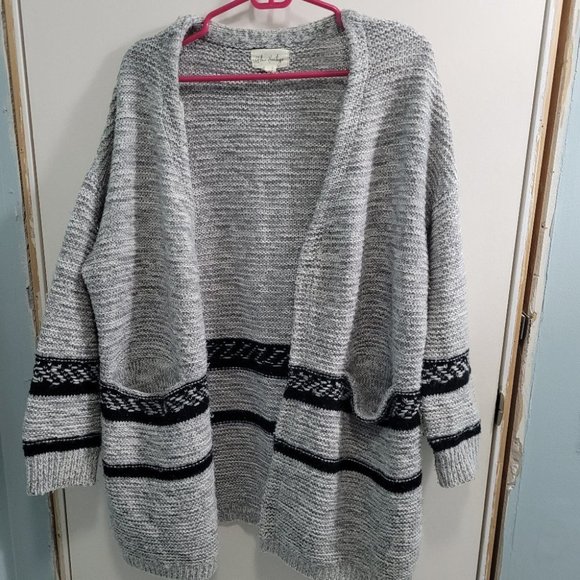Large Urban Heritage Grey & Black Cardigan - Picture 1 of 7